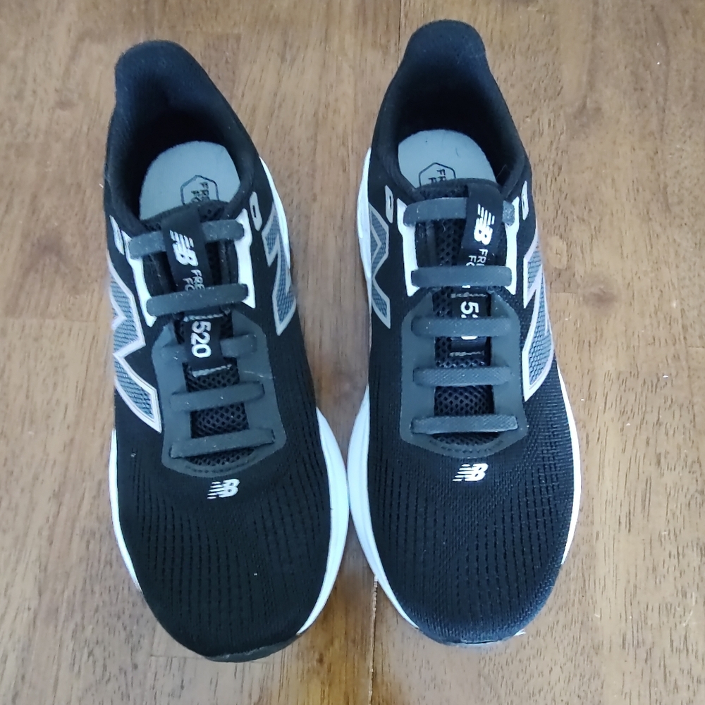 New Balance 520 Women's Black and White Athletic Shoes